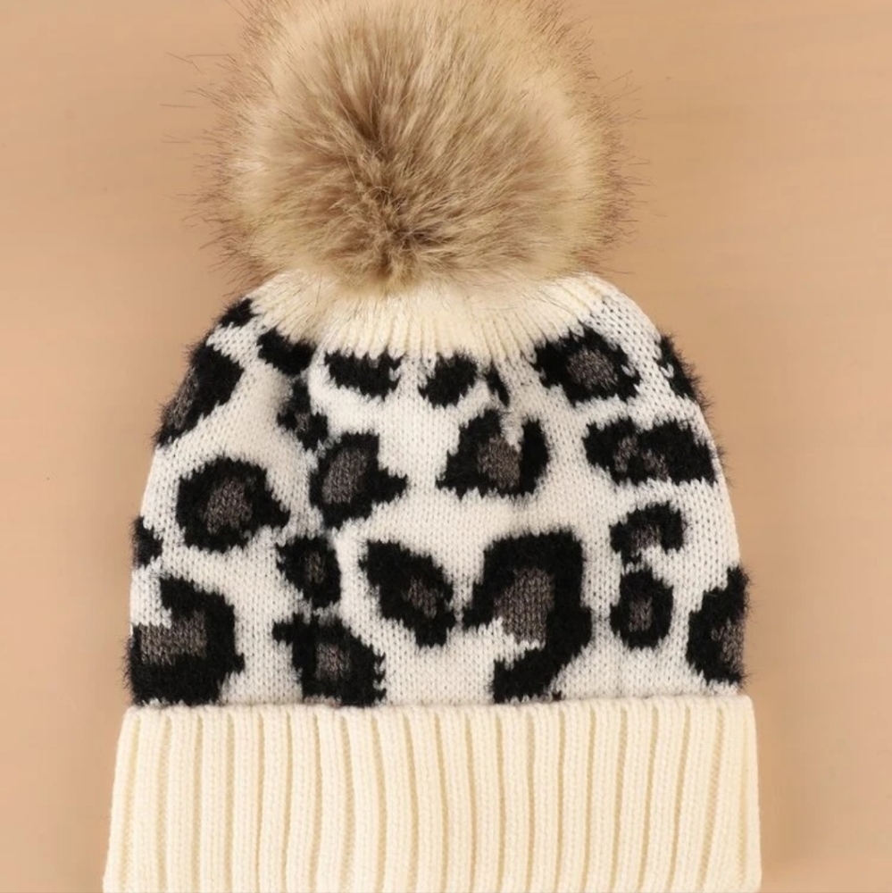 Leopard hat with ball